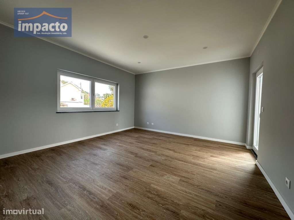 MORADIA ERICEIRA, 2 PISOS, DECK-10