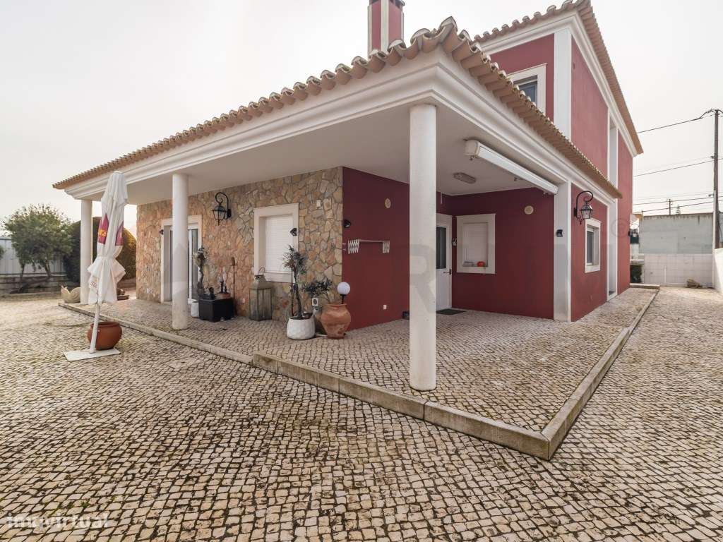 Exclusiva Moradia T6 com Quintinha, Piscina e Elevado Potencial de ...-0