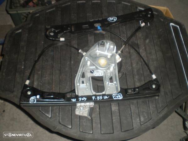 Elevador Sem Motor A2037202946 MERCEDES W203 2004 4P FE - 2