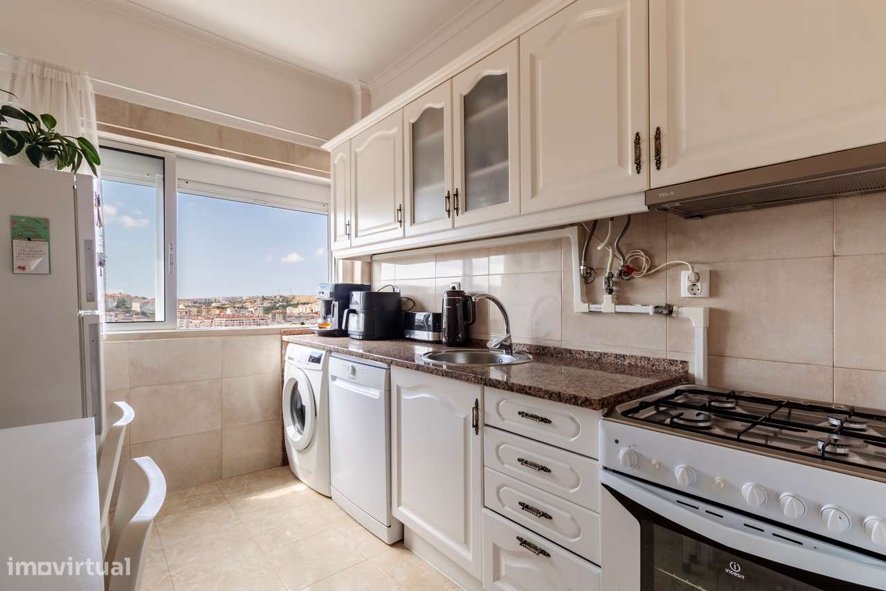Apartamento T2+1 com Vista Desafogada | Cacém-9