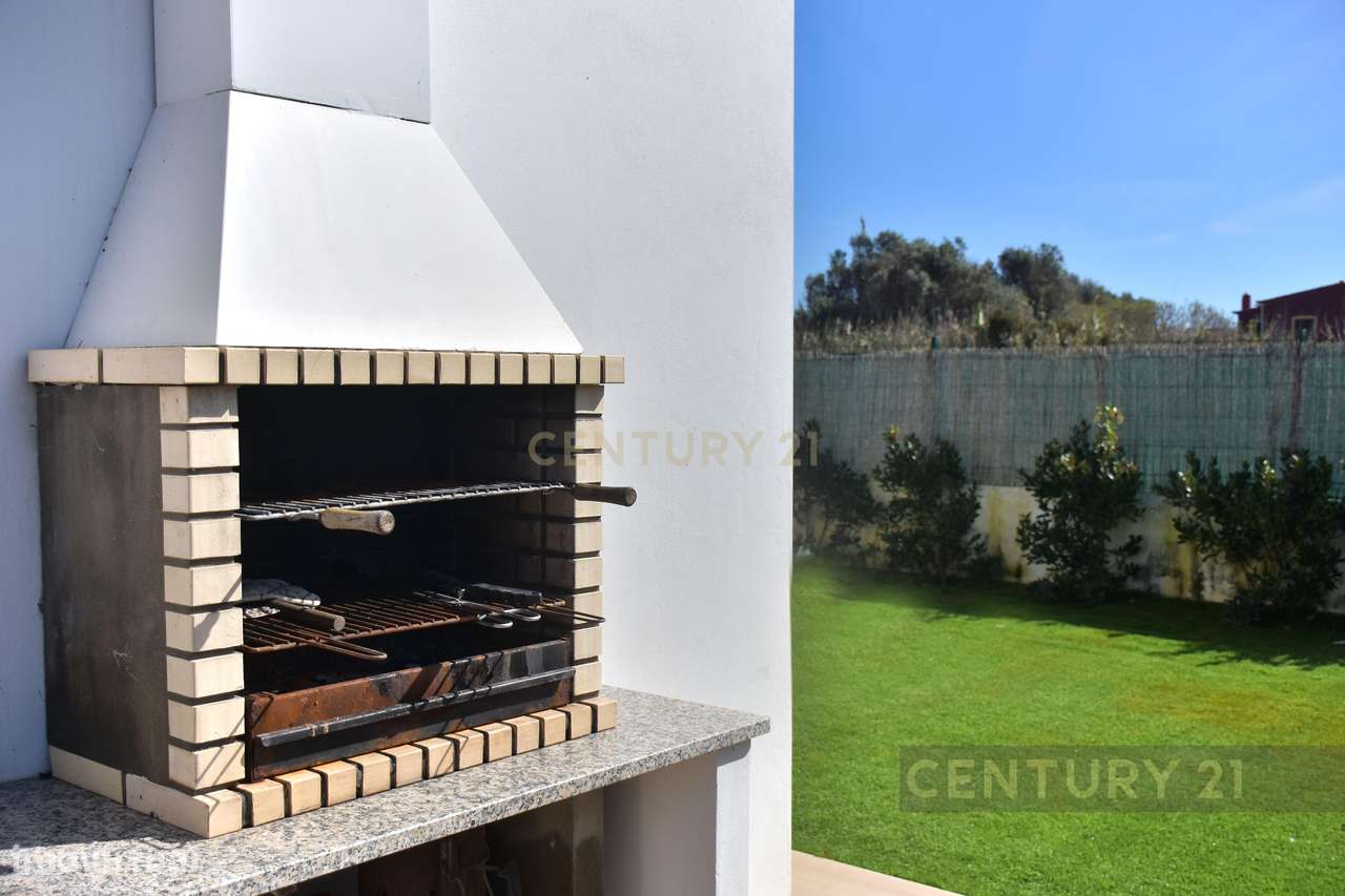 Luxo e Tranquilidade em Sagres: Uma Moradia Contemporânea à espera de-33