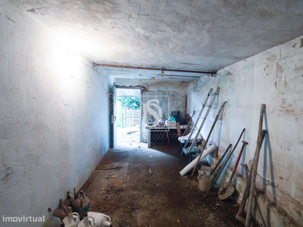 Terreno de 1.320 m² no Calhandriz, na zona da Adanaia  com ribeiro e b-21