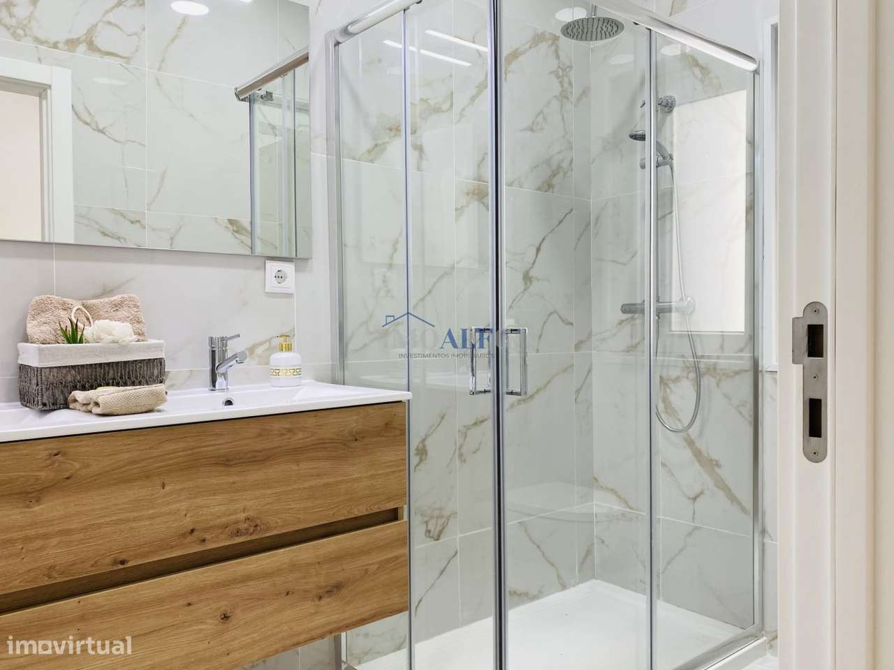 Apartamento T3 remodelado e mobilado em São Vicente - Grande imagem: 3/24