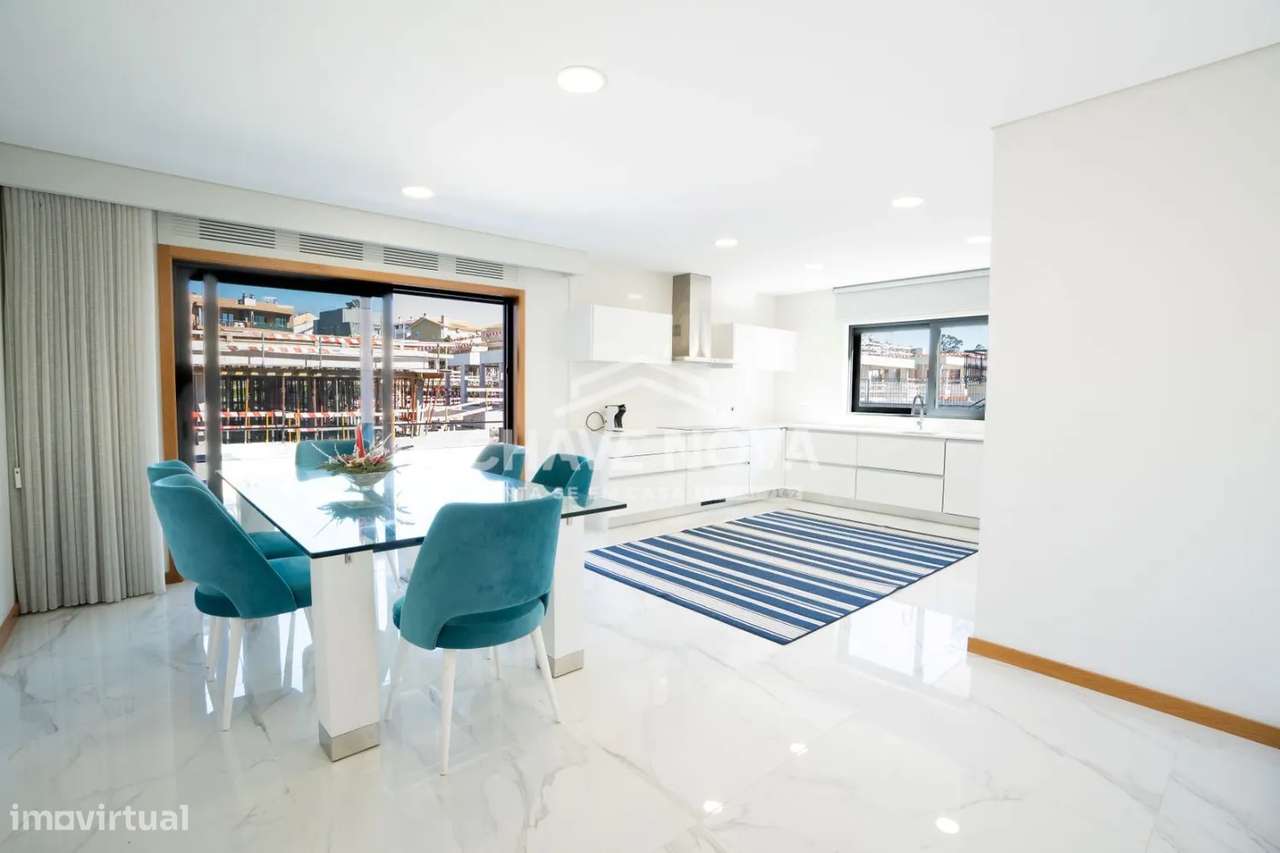 Moradia Geminada V3 Como Nova c/ Garagem Box em Canidelo-49