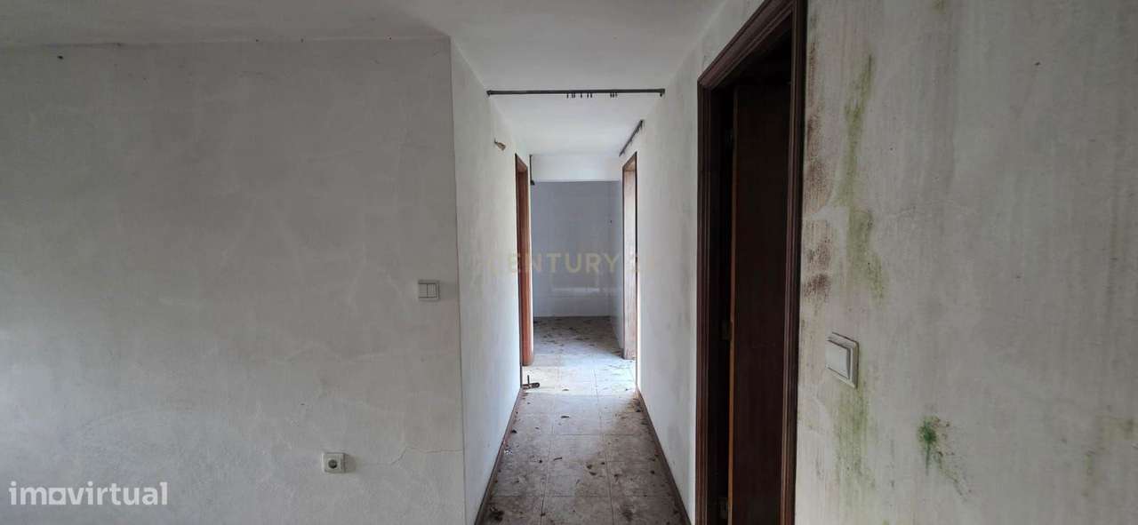 Moradia para restaurar - Constance, MCN-27