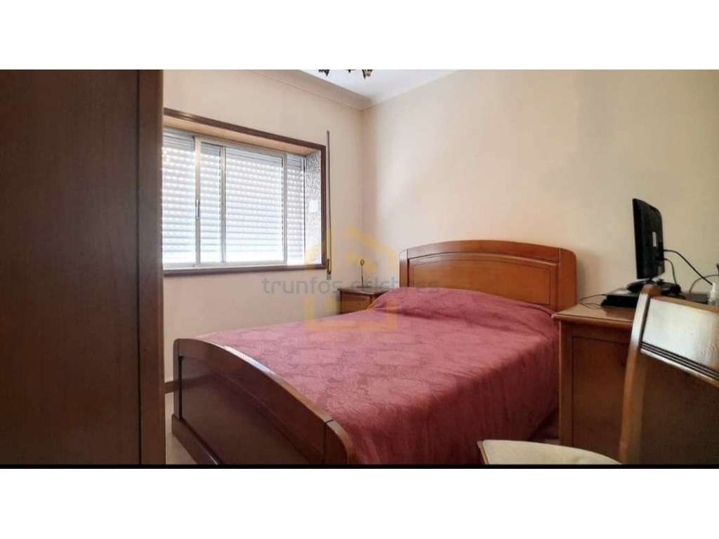 Andar-Moradia T3 duplex com lugar de garagem no exterior a e Terraç...-5