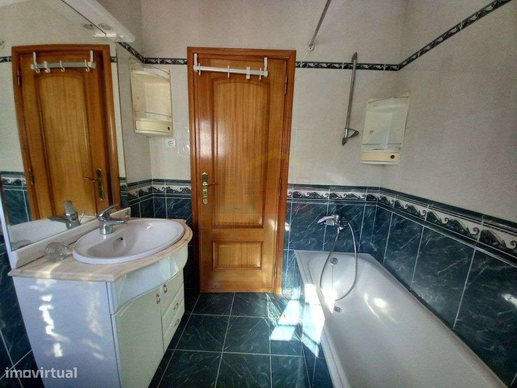 Vivenda T5 com Vista Mar em Ribamar-15