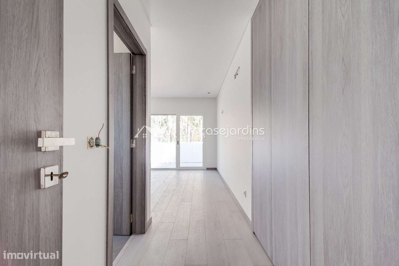 Moradia T3 com jardim, varanda e garagem-11