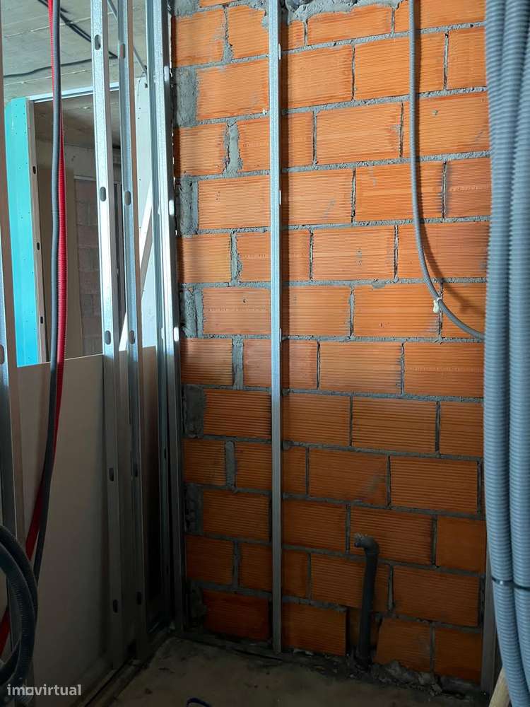 T3 novo com varanda, garagem e eficiência energética A+-11