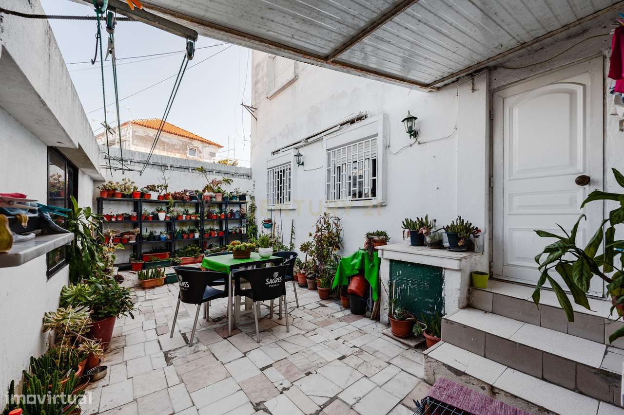 Apartamento T2 à venda na Praceta Dom João IV-11