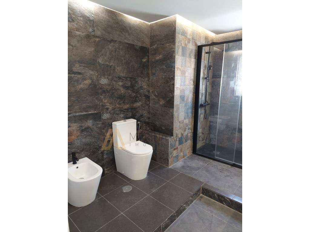 Moradia t4 com 2 pisos ( 5 assoalhadas), com 228m2, Piscina aquecid...-25