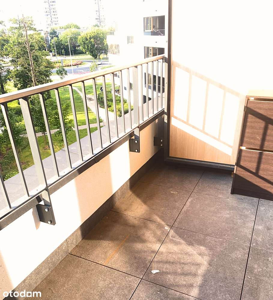 Dwustronne 2 pokoje na prestiżowym osiedlu. 5 min piechotą do metra!-3