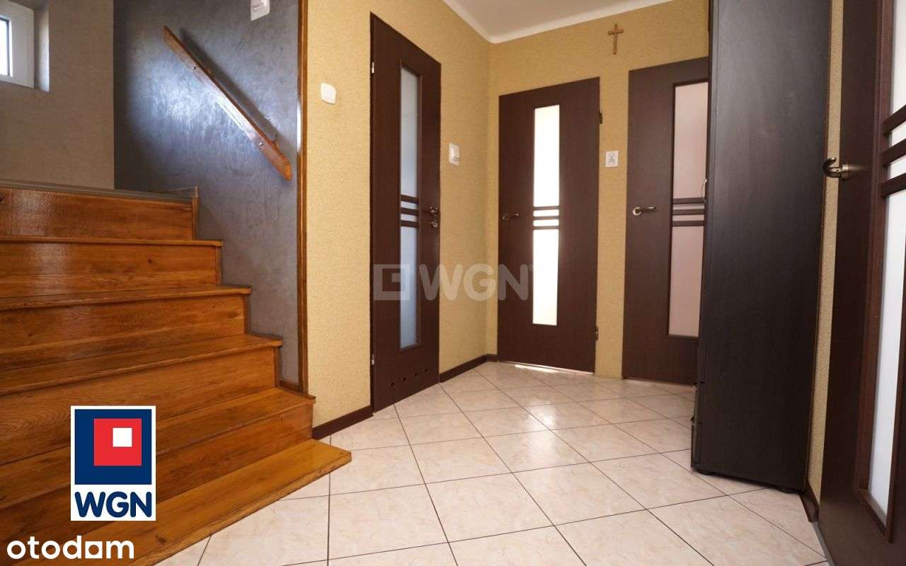 Praktyczny dom z dużym terenem..-13