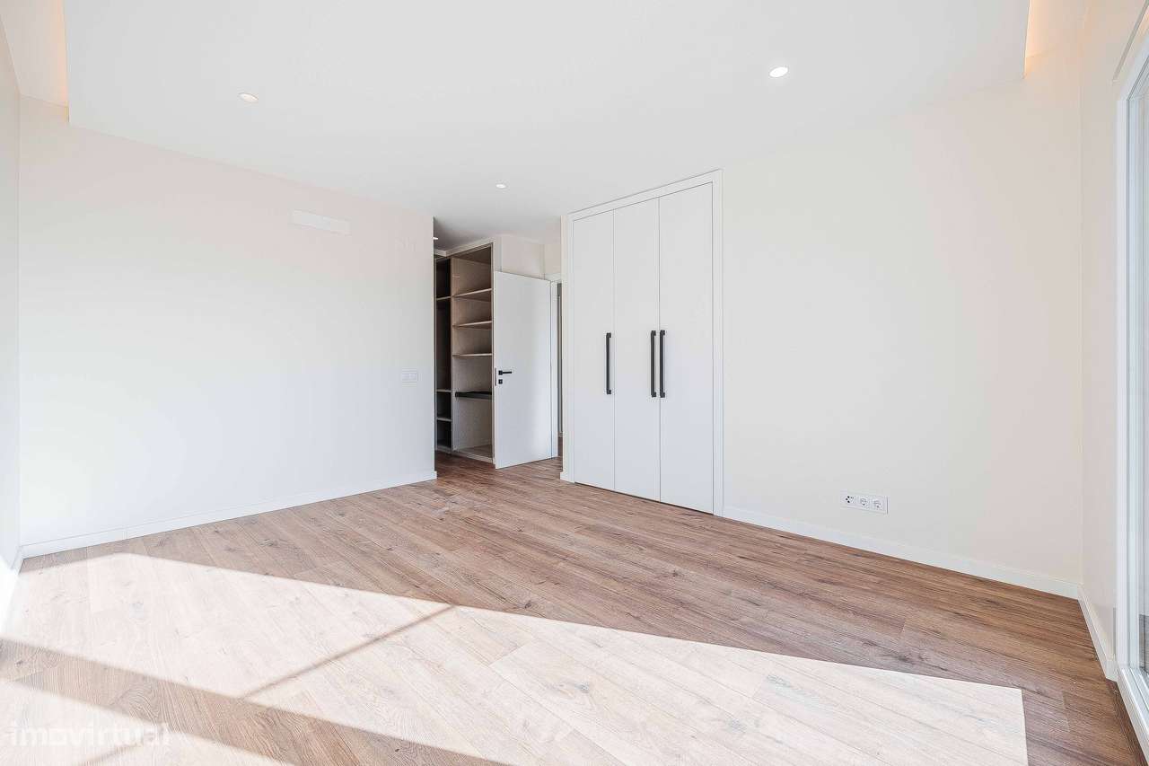 Elegante moradia T4 de arquitetura contemporânea em Albarraque-24