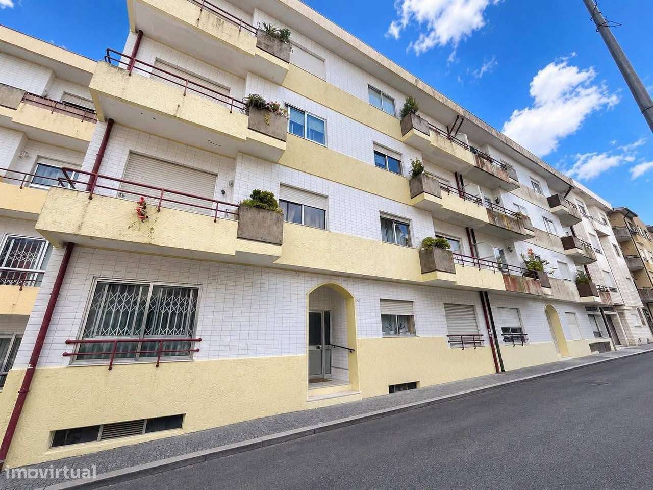 Apartamento T3 Rio Tinto com lugar de garagem e varanda-18