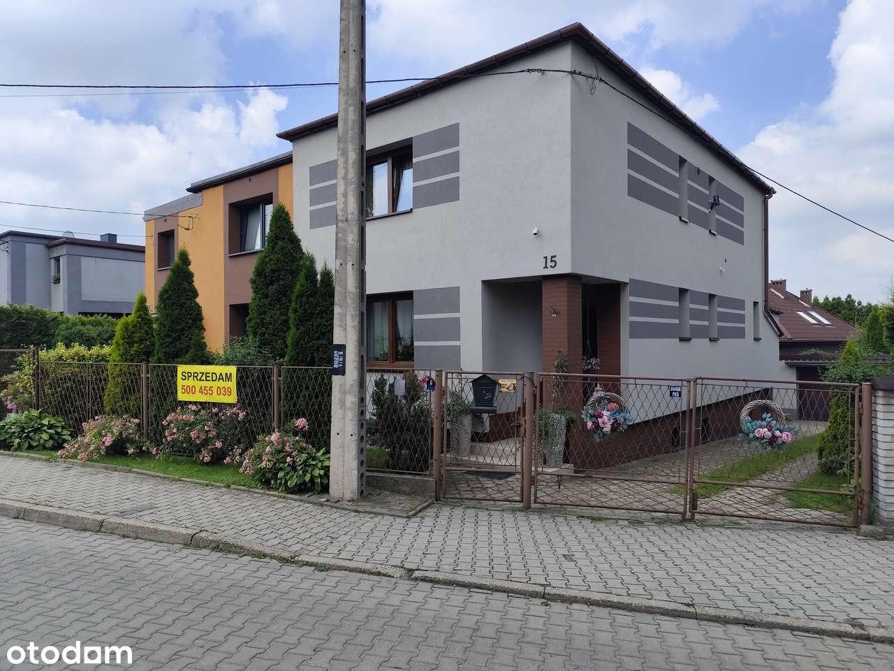 Dom piętrowy (bliźniak) 115 m2 + pow. piwnic na działce 265 m2, garaż-0
