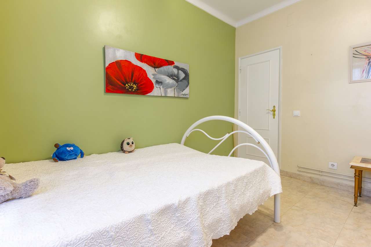 Moradia Bifamiliar com 2 Apartamentos T1 para Habitação e Rendimento-23