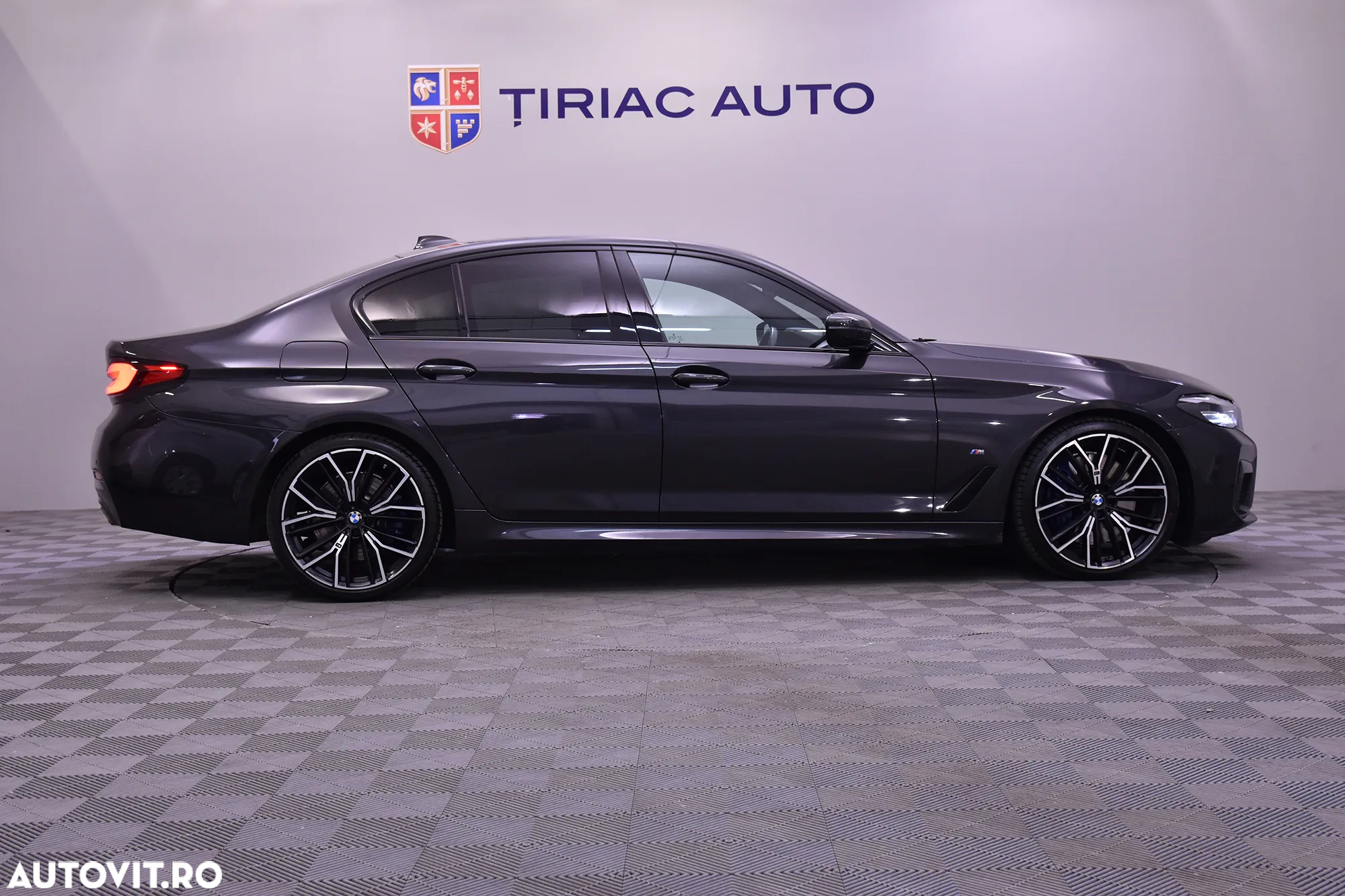 BMW Seria 5 530d xDrive MHEV - 6