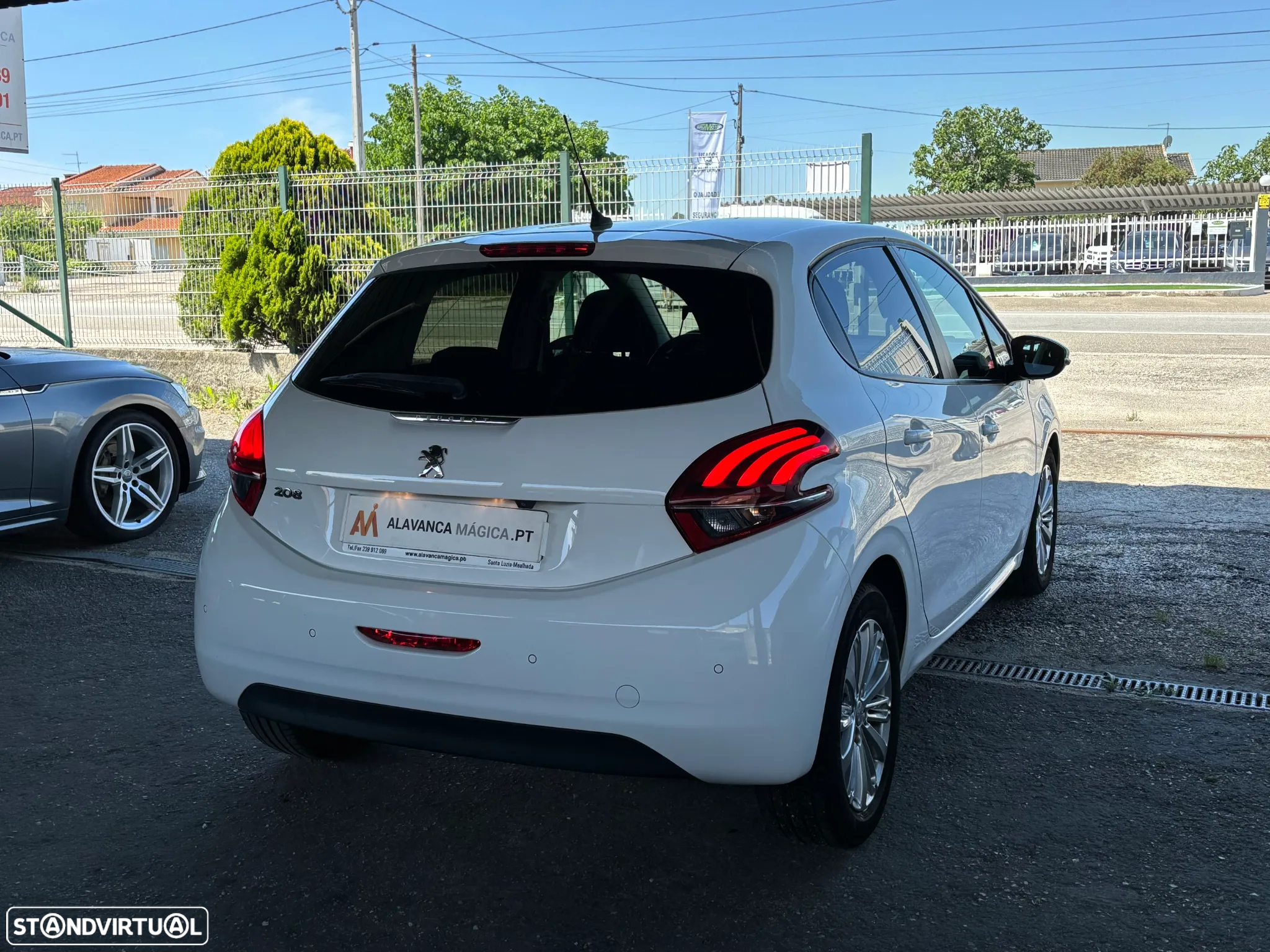 Peugeot 208 1.5 BlueHDi Signature - 4