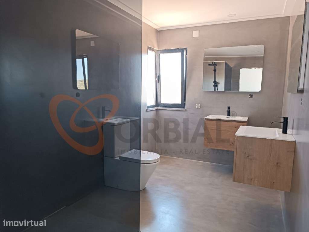 Moradia V5+2 totalmente recuperada com piscina para venda em Quarteira - Grande imagem: 5/41