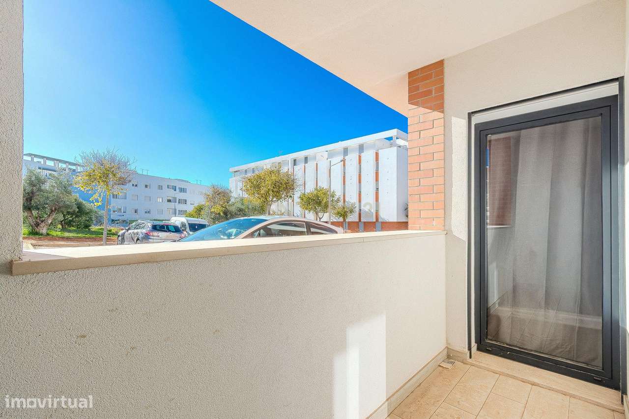 Luxuoso Apartamento de 3 Quartos novo com um Grande Terraço e Estacion-21