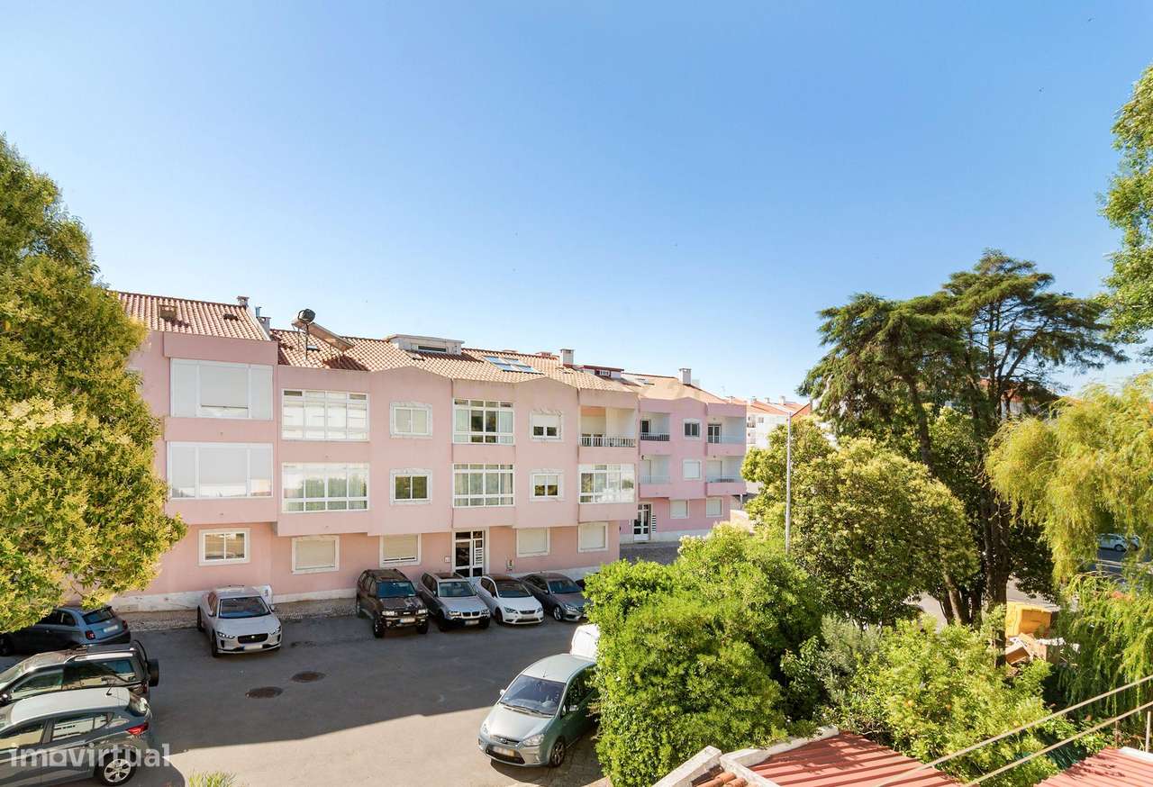 T4 Duplex Mobilado e Totalmente Remodelado | Centro do Linhó | Vista S-22