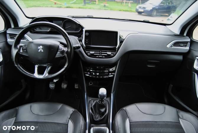 Peugeot 2008 1.6 e-HDi Allure S&S - 9