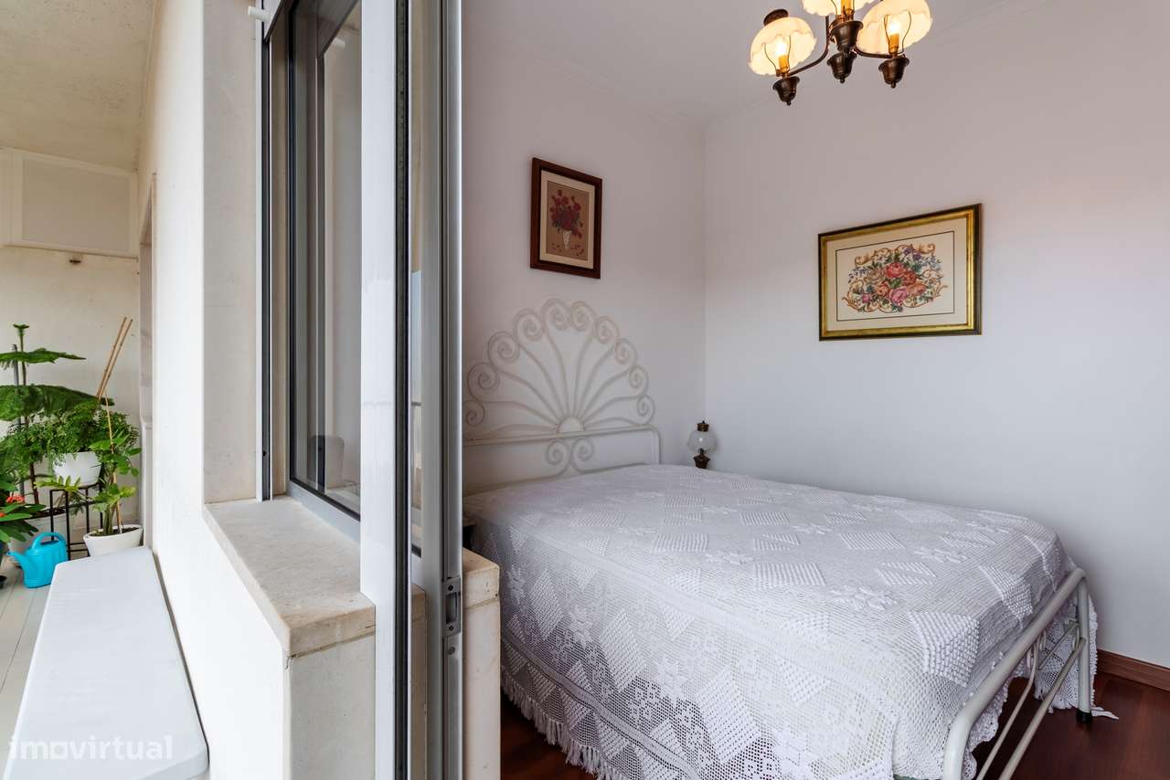 Apartamento T2+1 com Vista Desafogada | Cacém-16