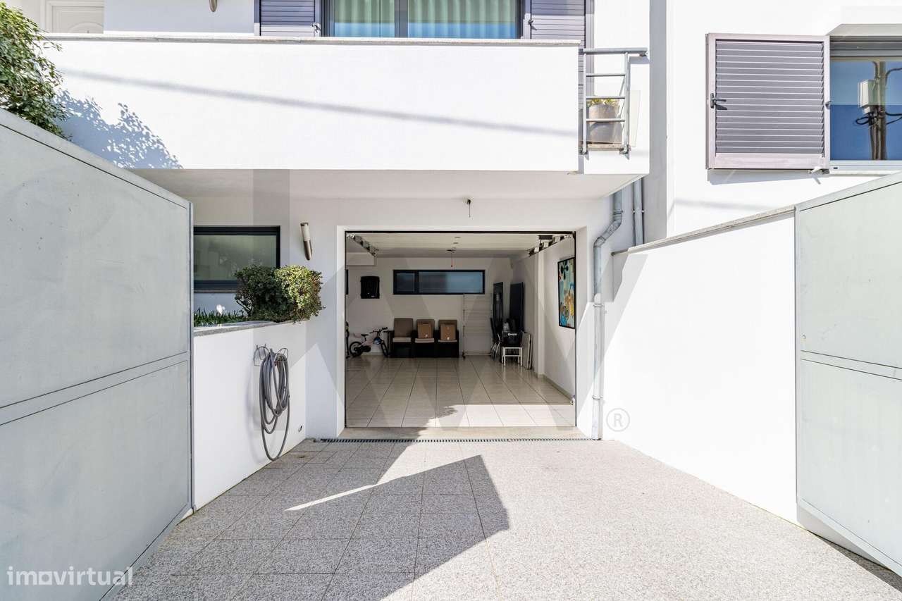 MORADIA EM BANDA T3-35