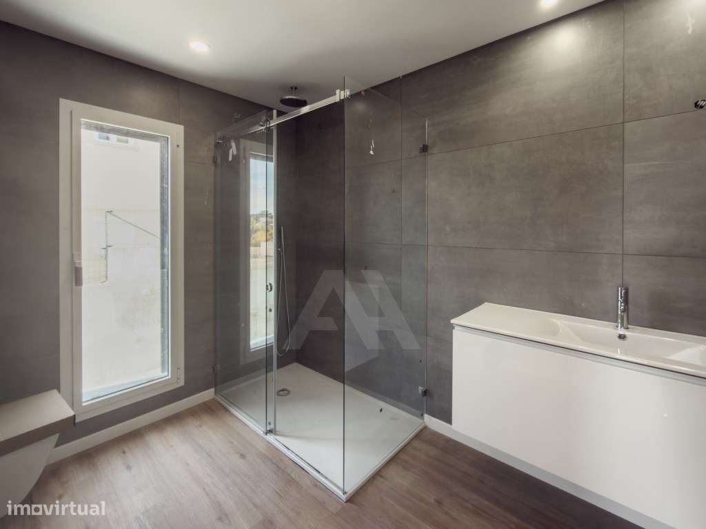 Moradia T5 na Amoreira com vista mar, piscina e jardim privativo-25