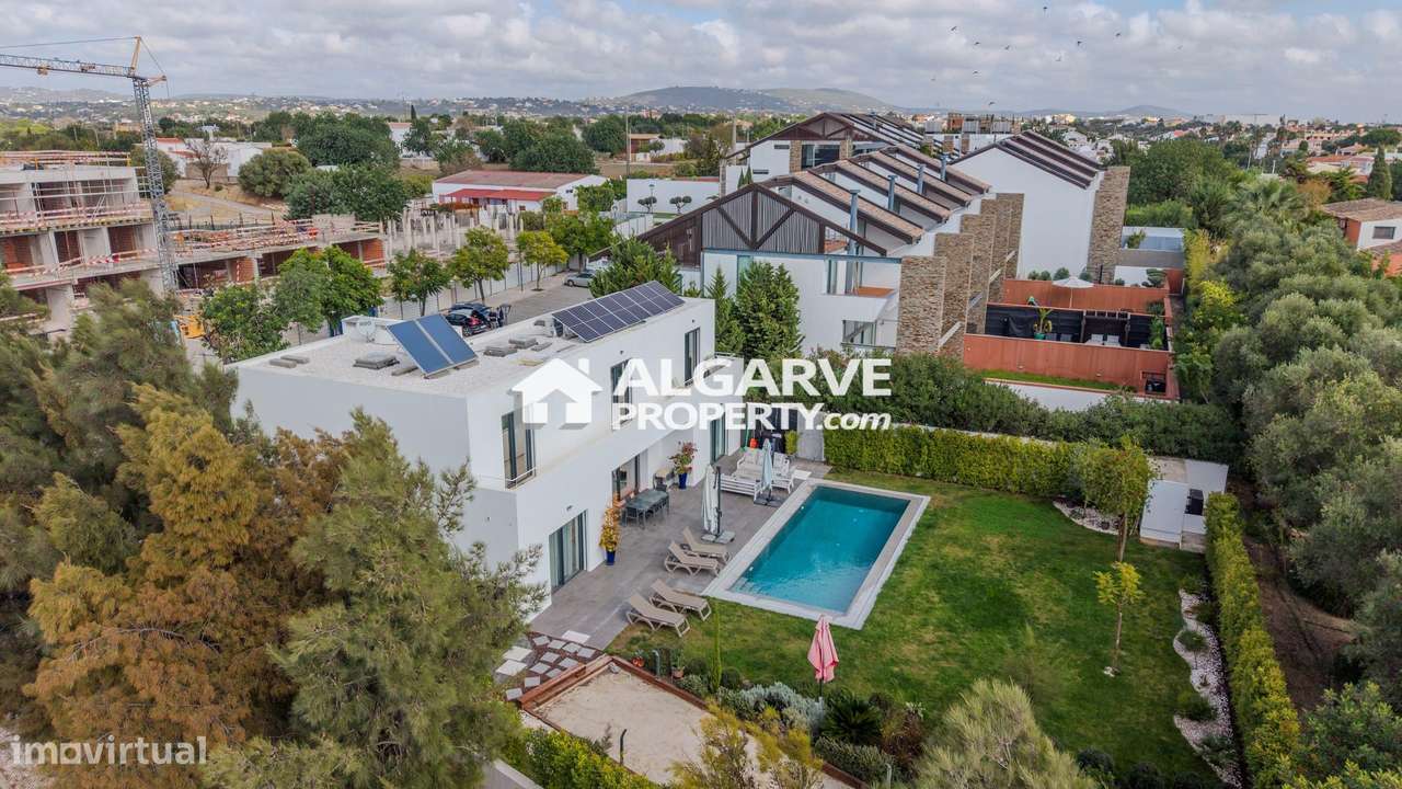 Moderna Moradia T4 com Piscina e Jardim em Almancil-33