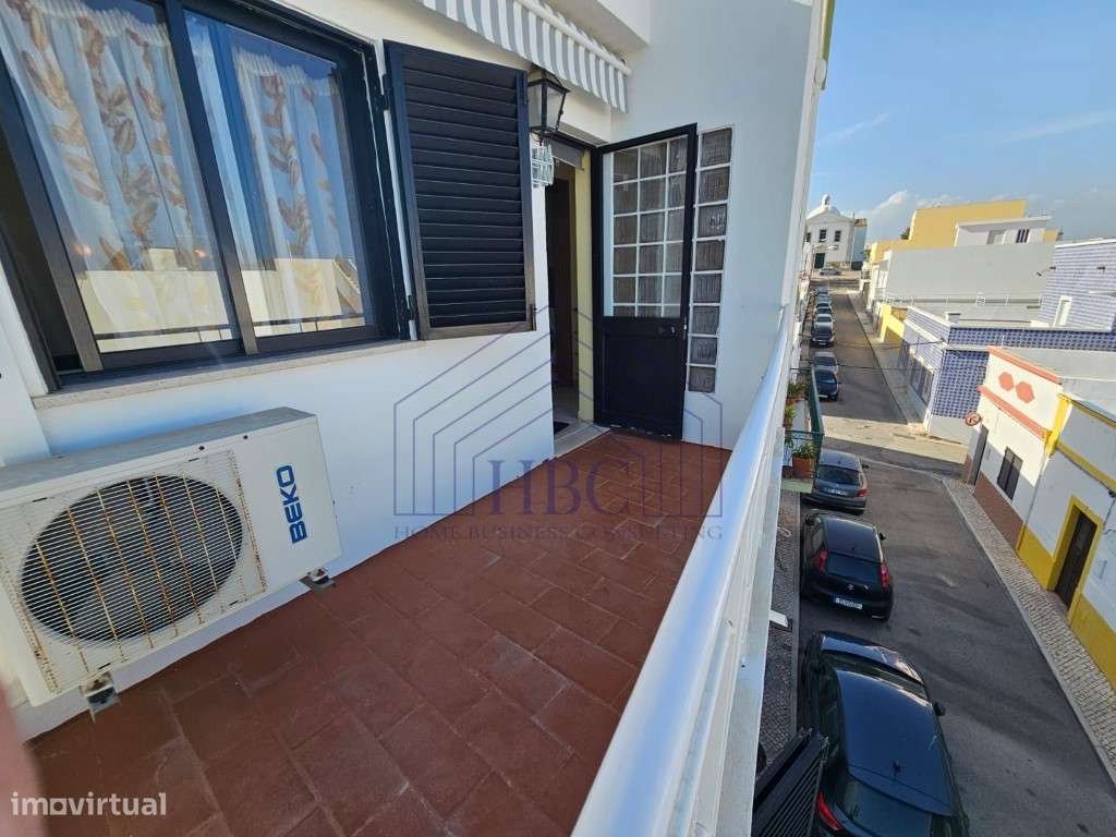 Moradia T3 de três andares no centro da Fuseta-18