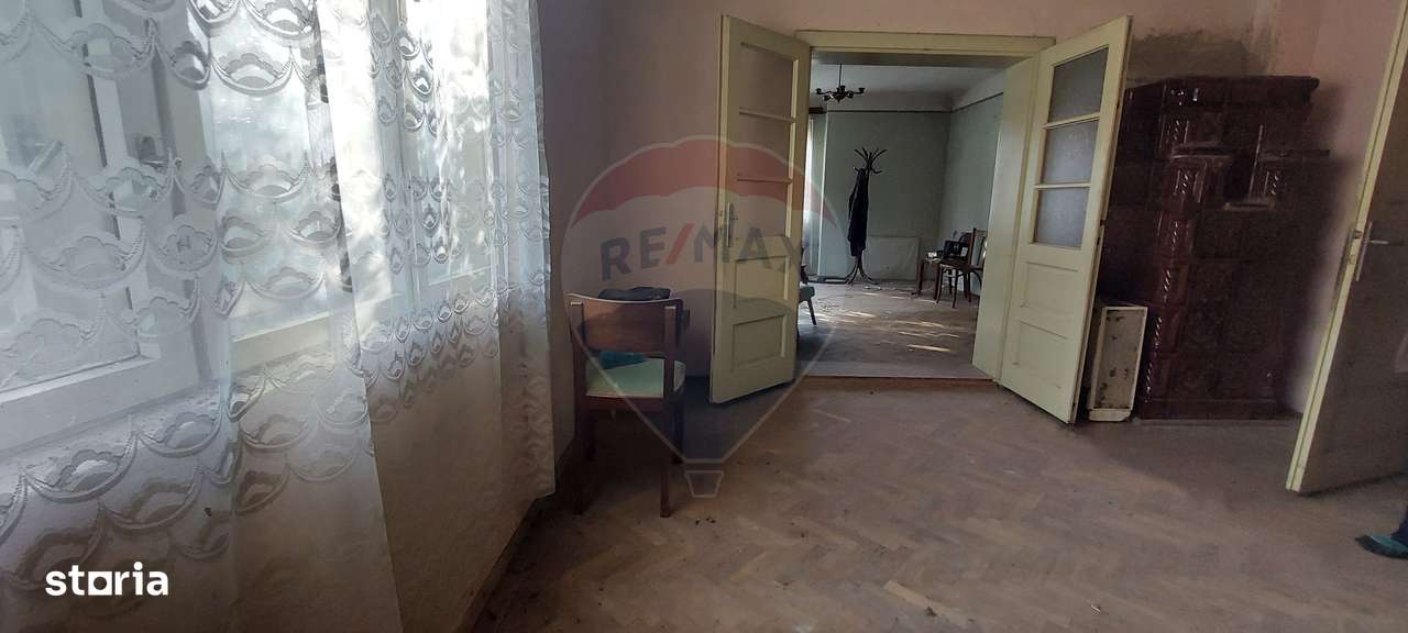 Casă  individuala cu teren generos-3