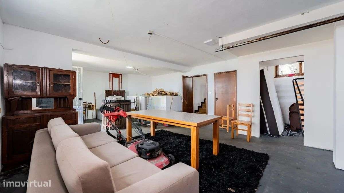Exclusiva Moradia T4 com 556m² e 1.000m² de Terreno-25