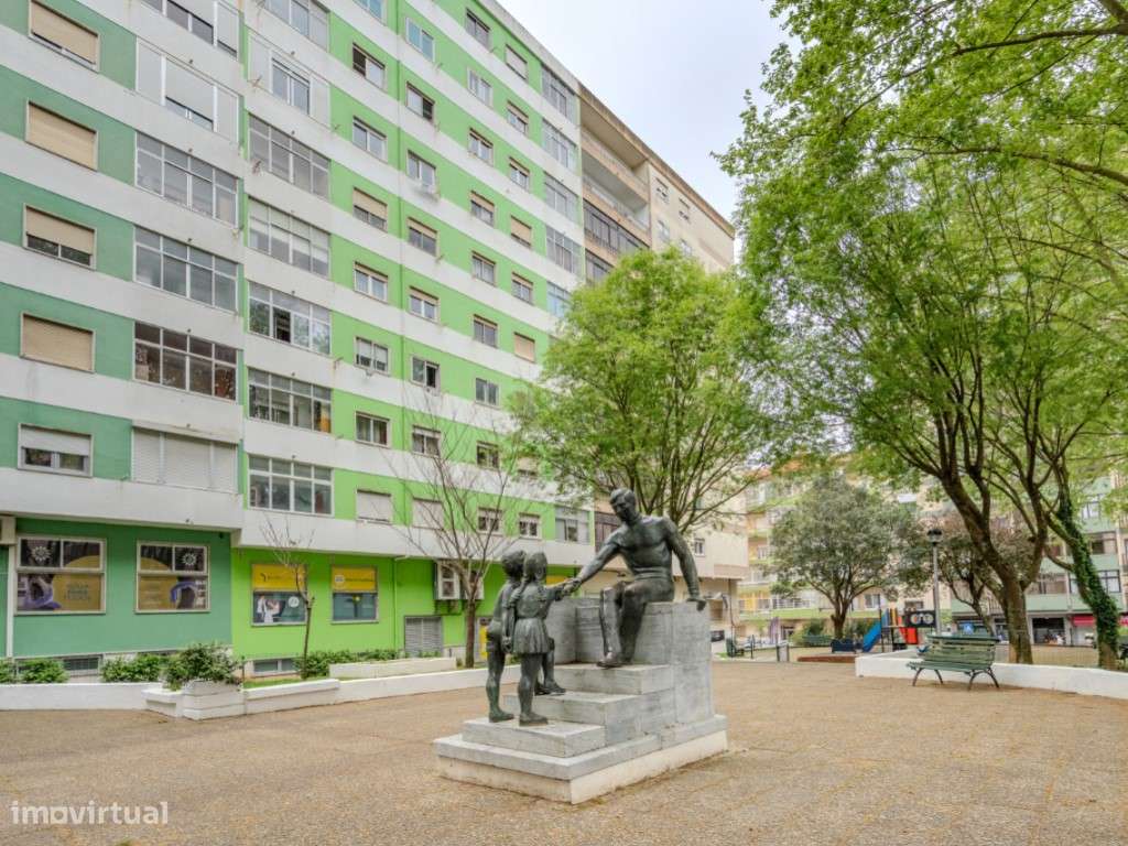 Apartamento T2 no Cacém com Arrecadação | Junto à Estação-28