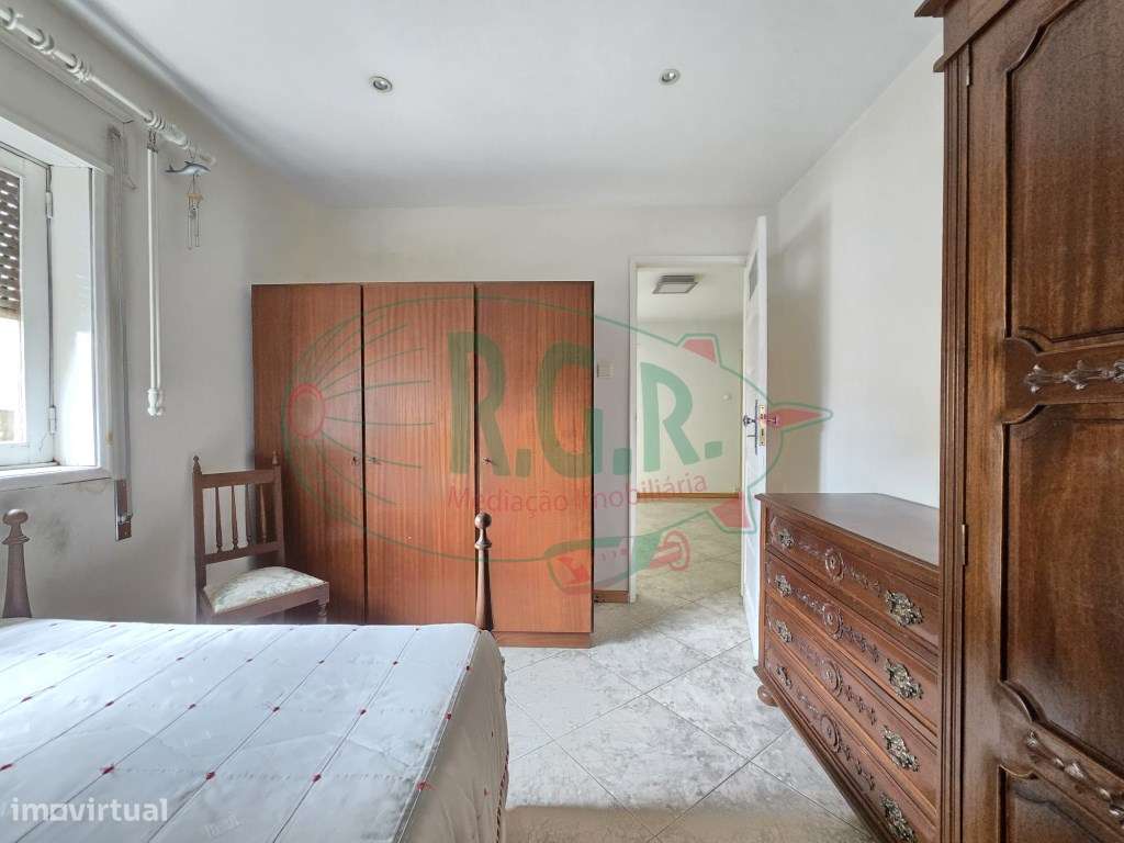 INVESTIMENTO - T5 Entrada Independente | Garagem | Peq. Quintal | C...-21