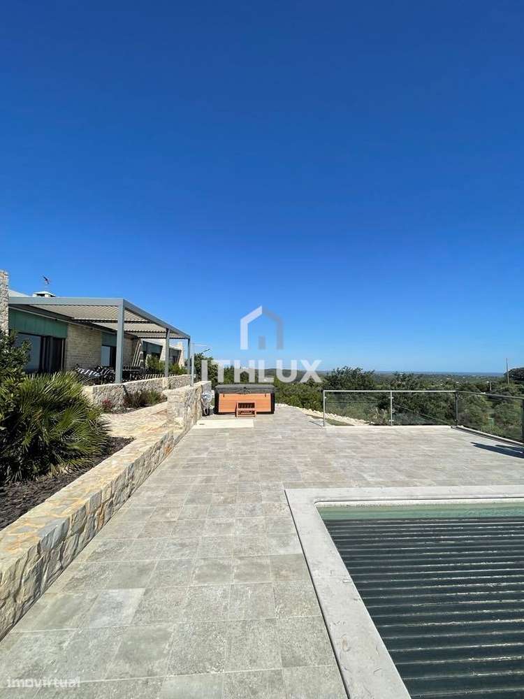 Uma propriedade privada de luxo com vistas panorâmicas para o oceano e-12