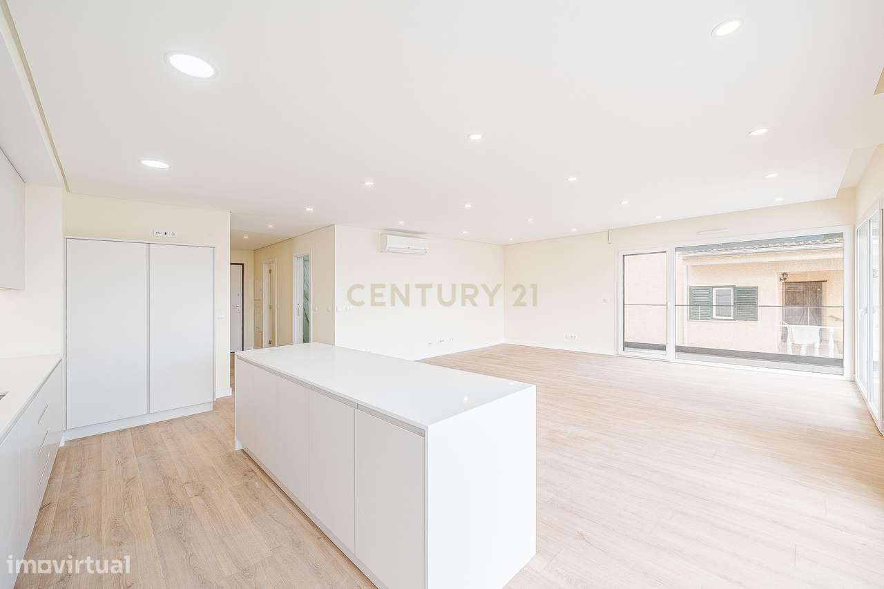 Moradia T4+1 Contemporânea com Piscina-6