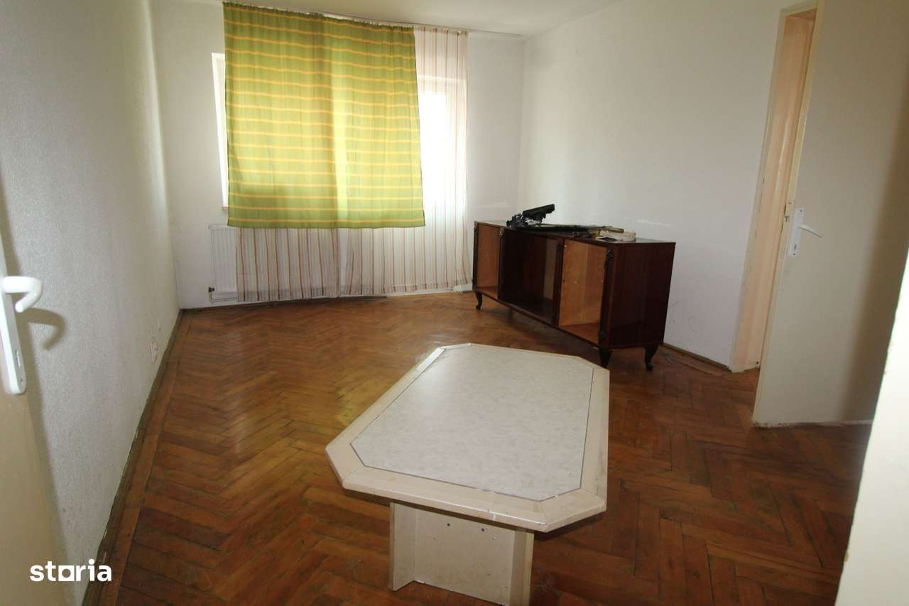 Apartament 3 camere,  66 mp, aleea Teilor-1