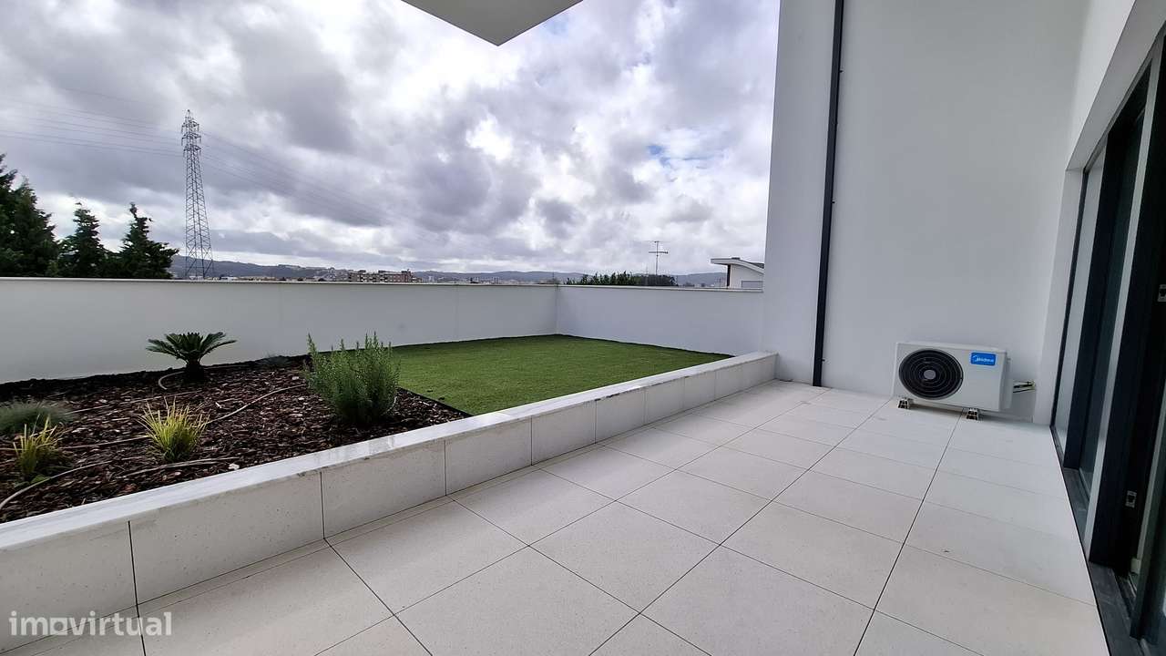 Apartamento T1 para arrendamento em Ribeirão- V. N. Famalicão - Grande imagem: 5/16