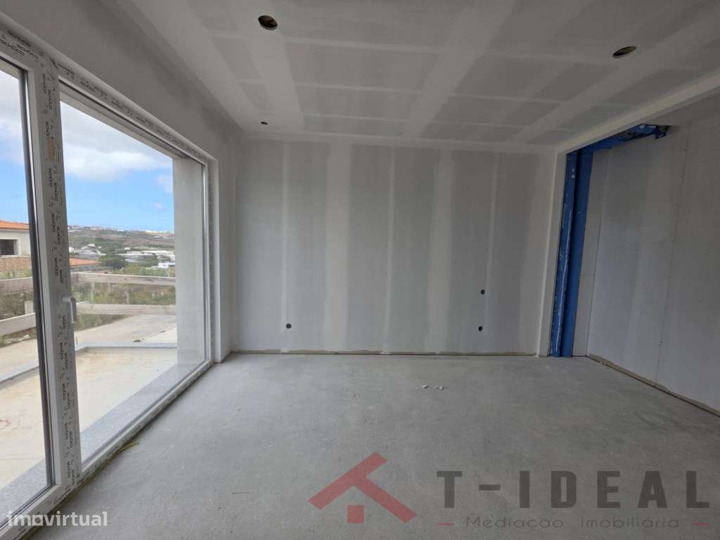 Moradia T4 Moderna na Lourinhã-21