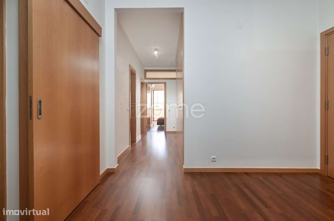 Apt T3 totalmente renovado no centro de Lisboa, junto à Gulbenkian-29