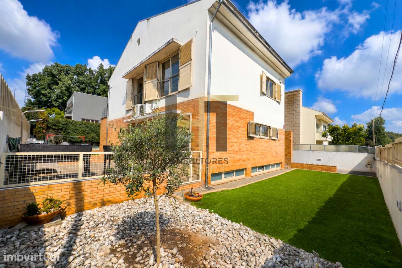 Moradia T3 | 4 Frentes | Piscina, Suite c/ Closet, Garagem 3 Carros |-49