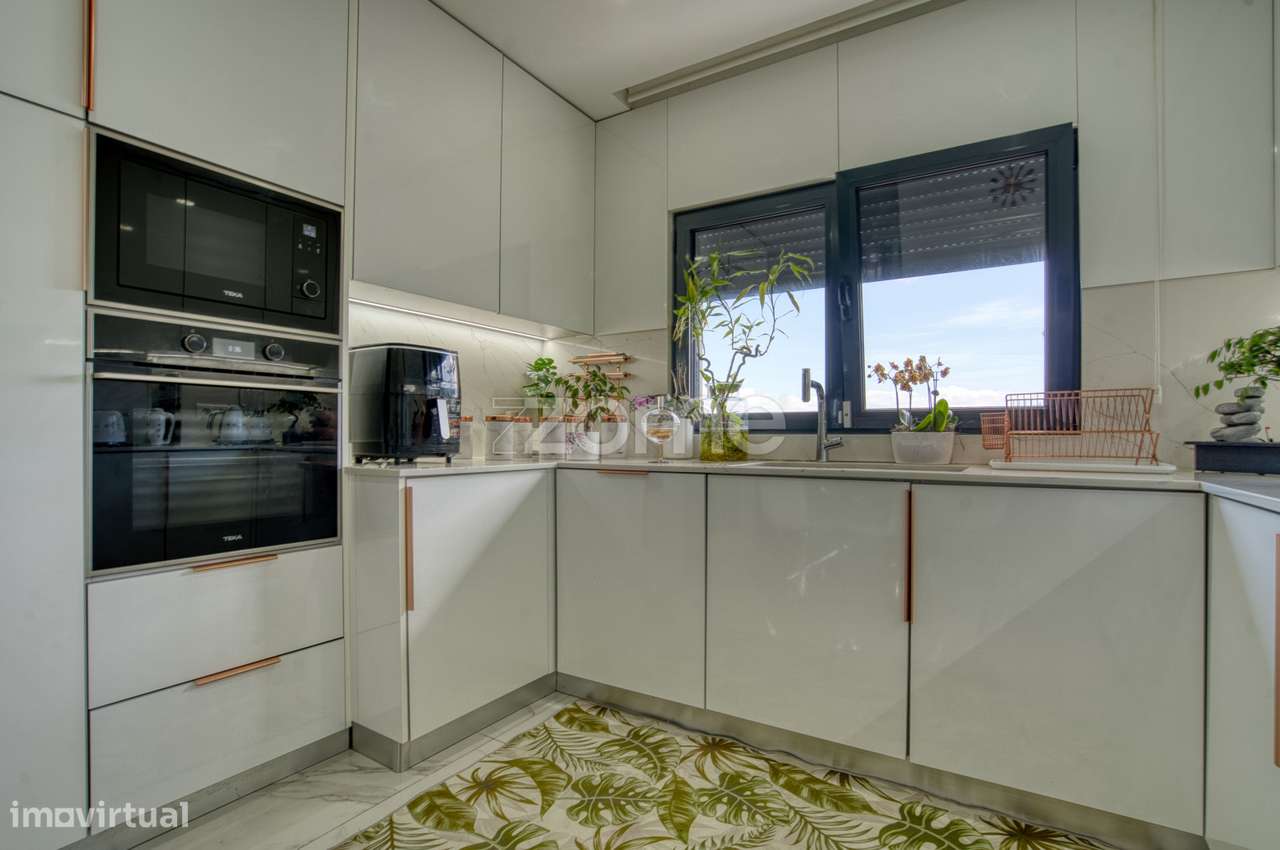 Moradia T4 com Jardim na Ramada-12