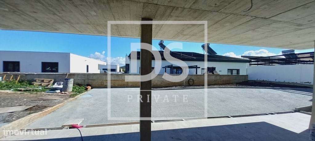 Moradia de arquitetura contemporânea com estacionamento-13