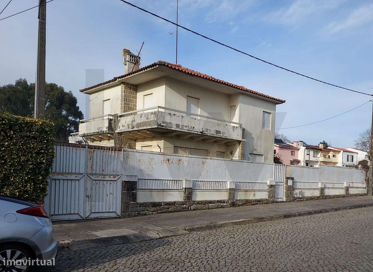 Moradia de 4 frentes para restaurar em um lote de 900 m2 - Grande imagem: 4/31