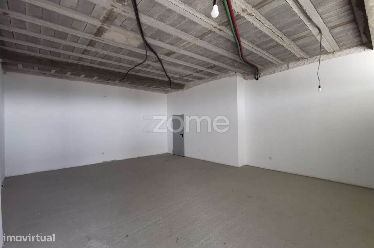 Loja com mezanino para Comércio e Serviços no Centro de Felgueiras - Grande imagem: 5/30