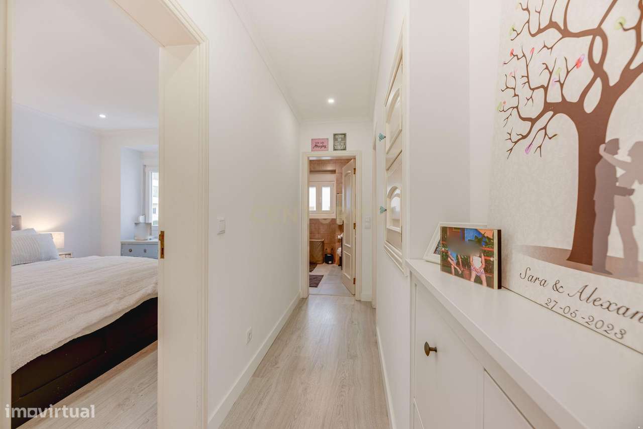 Apartamento T2 Renovado no Coração da Portela de Sintra-9