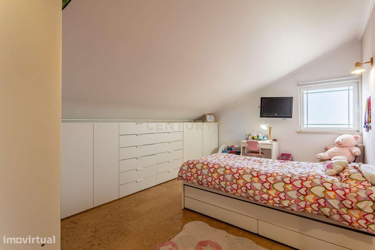 Moradia T4 remodelada na Quinta do Conde-18