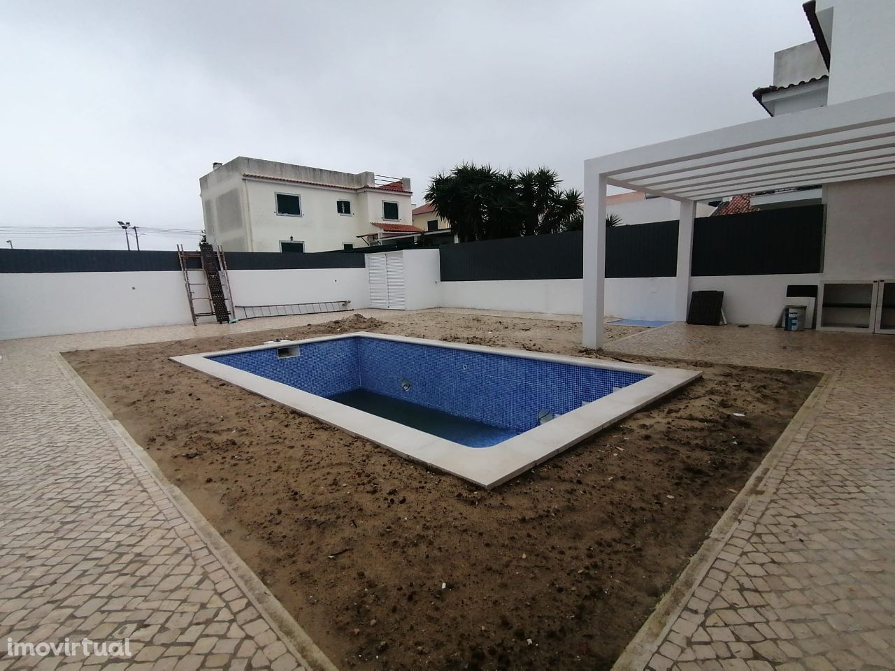 Moradia Nova T3+1 com Piscina em Azeitão